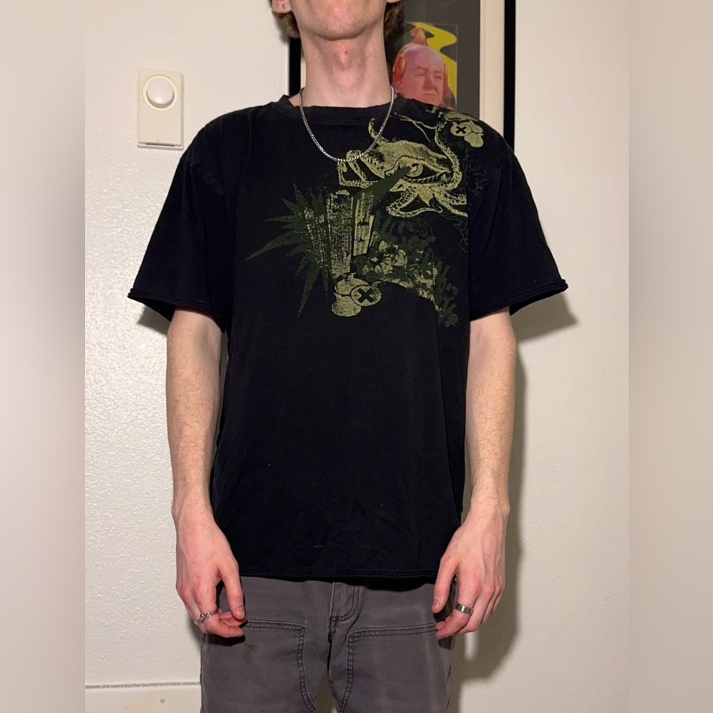 Y2K Men's Black Short-Sleeve Graphic Tee with Olive Accent - Unbranded